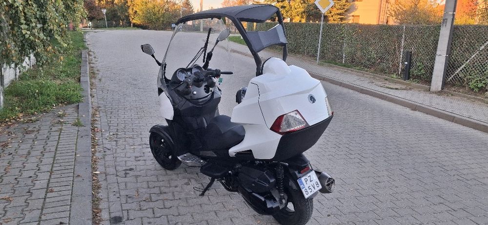Adiva ad3 300 katB Jak Piaggio Mp3