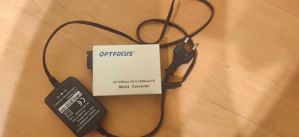 Медиаконвертер Optfocus с блоком питания