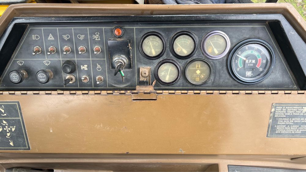 Retroescavadora caterpillar 438