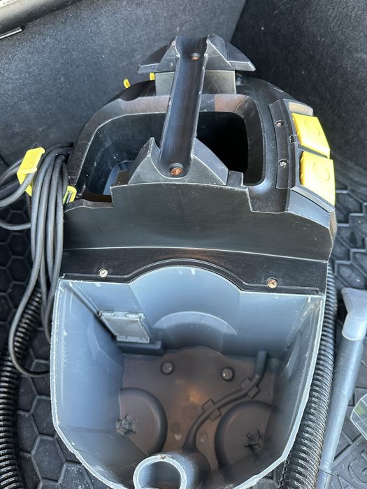 Пилосос миючий Karcher Puzzi 8