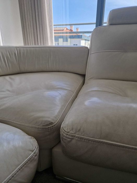 Sofá de Canto em Pele Genuína – 4 Módulos Moderno e Confortável