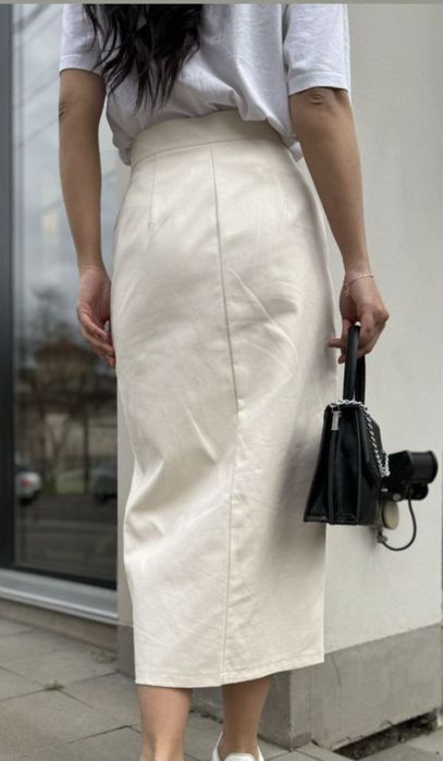 Джинсова спідниця довжини міді