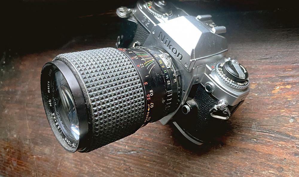 Плівковий фотоапарат Nikon FG з об'єктивом 58 мм. У робочому стані!