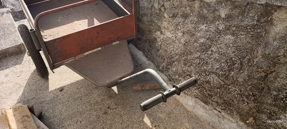 Carrinho de Mão de Duas Rodas / Atrelado Manual – Robusto e Reforçad