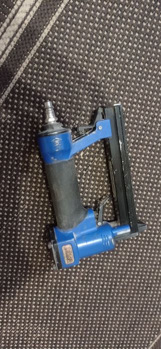 Продам пневмо пістолет на скоби