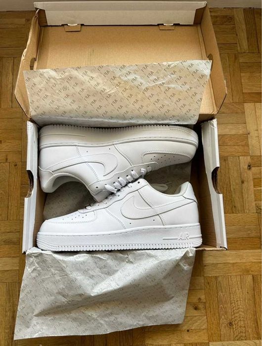 Damskie tenisówki Nike Air Force 1'07 w rozmiarze 41