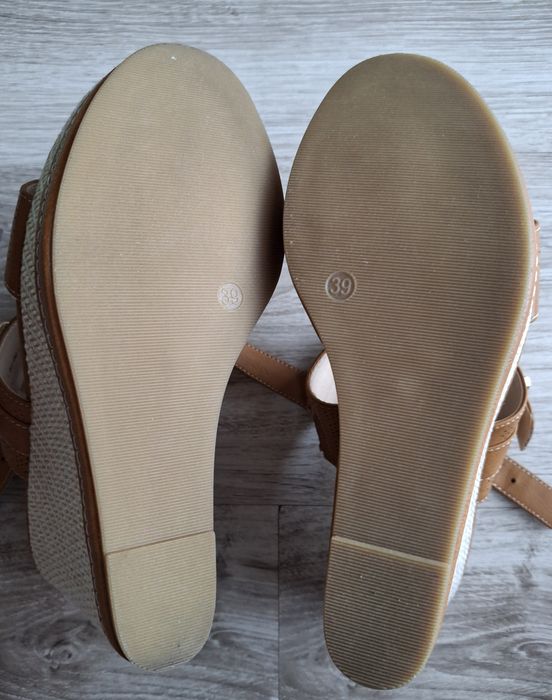 Sandały na koturnie firmy Graceland