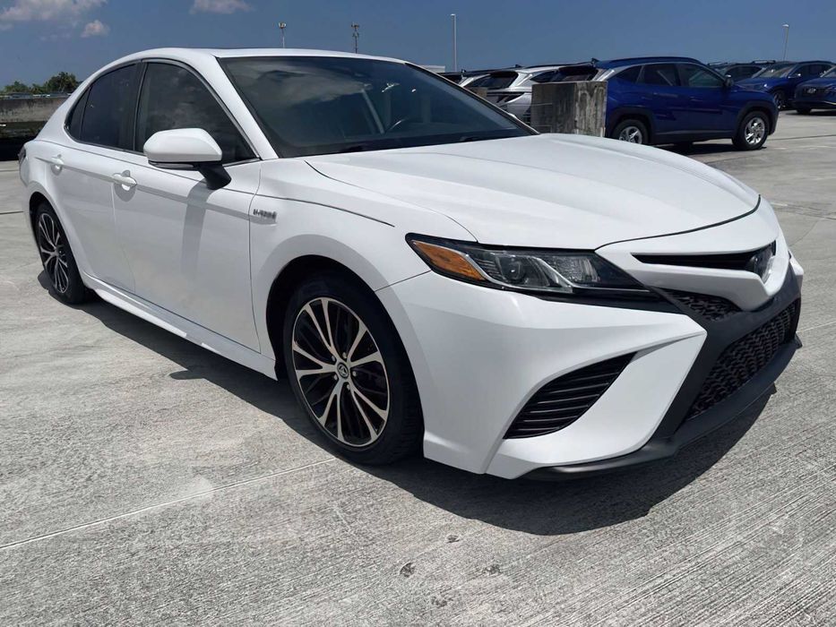 Toyota Camry hyb      2019