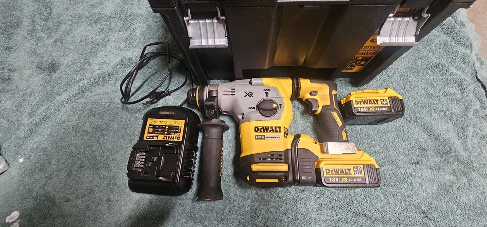 DeWALT DCH283NT 18V XR – młotowiertarka + 2 akumulatory 4.0Ah + walizka