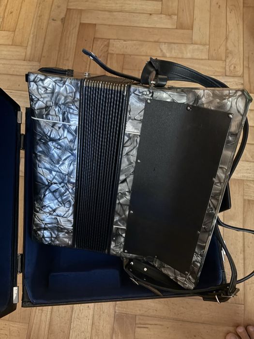 Akordeon hohner stan bardxo dobry
