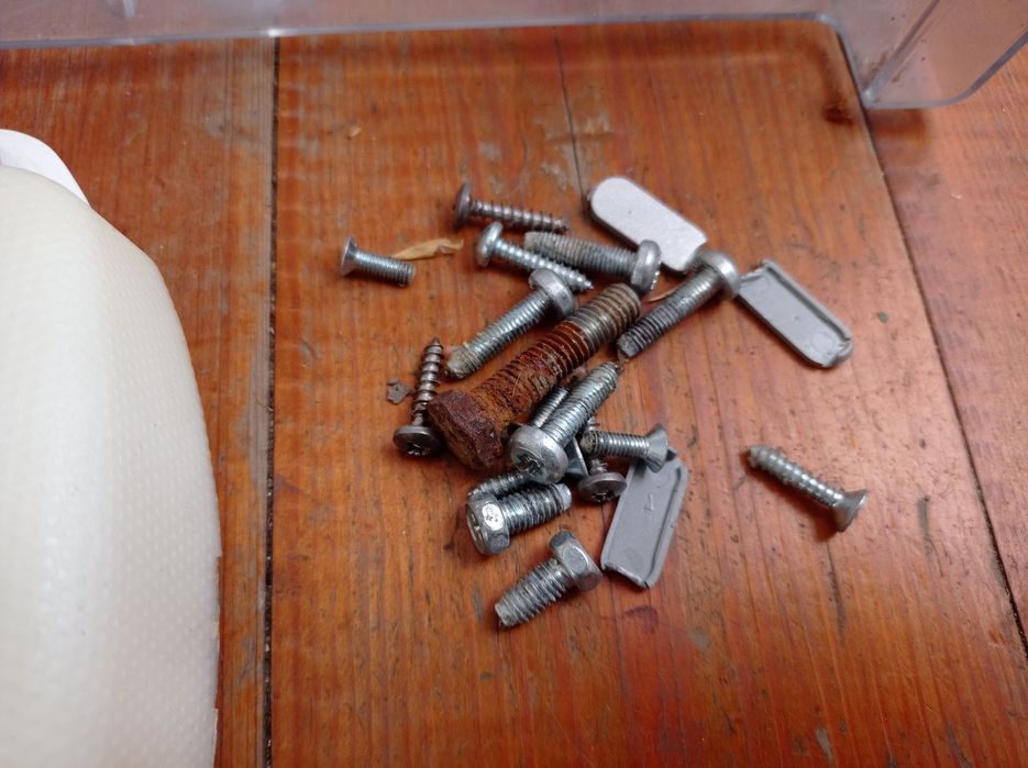 Wyposażenie lodówki Beko CN232220 zawias szuflada rączka