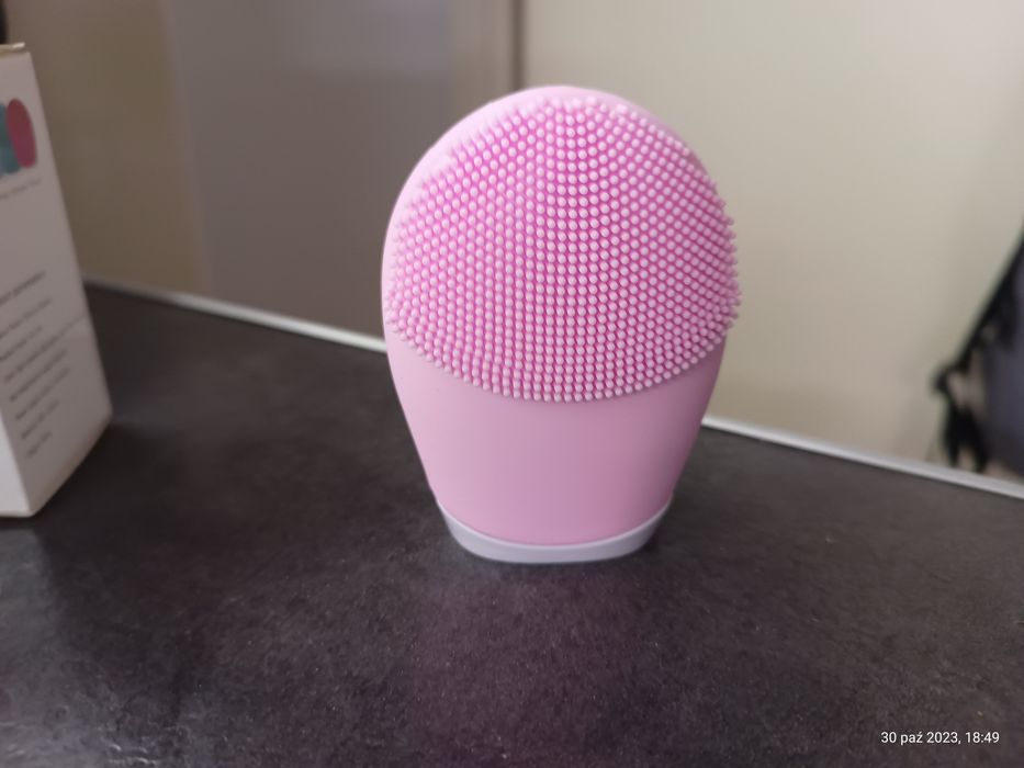 Szczoteczka masażer ultradźwiękowy do mycia twarzy