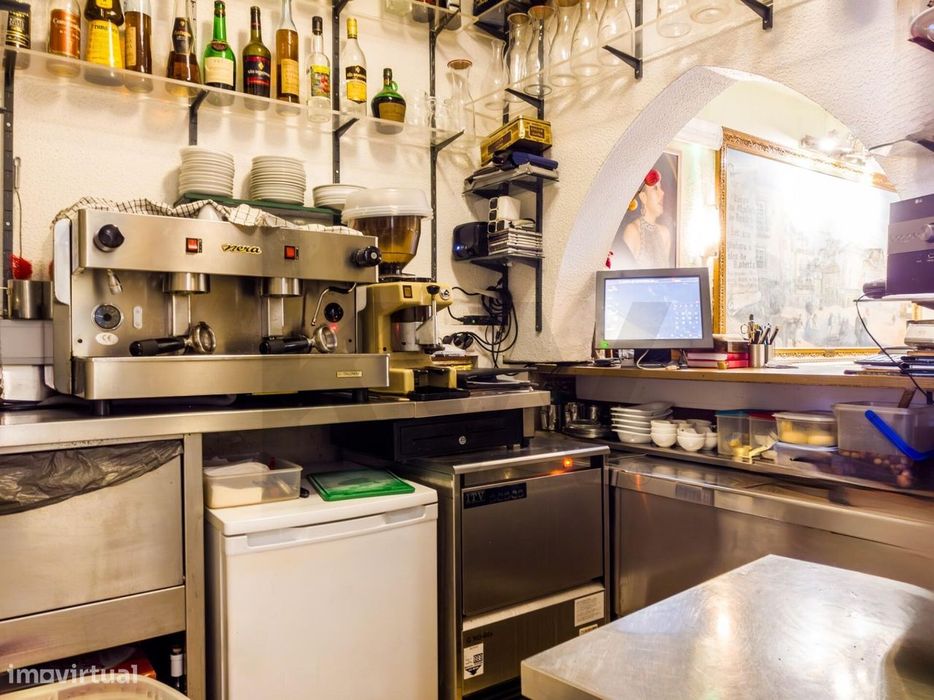 Espaço Comercial Único (85m2) no Coração de Alfama – Largo do Chafariz