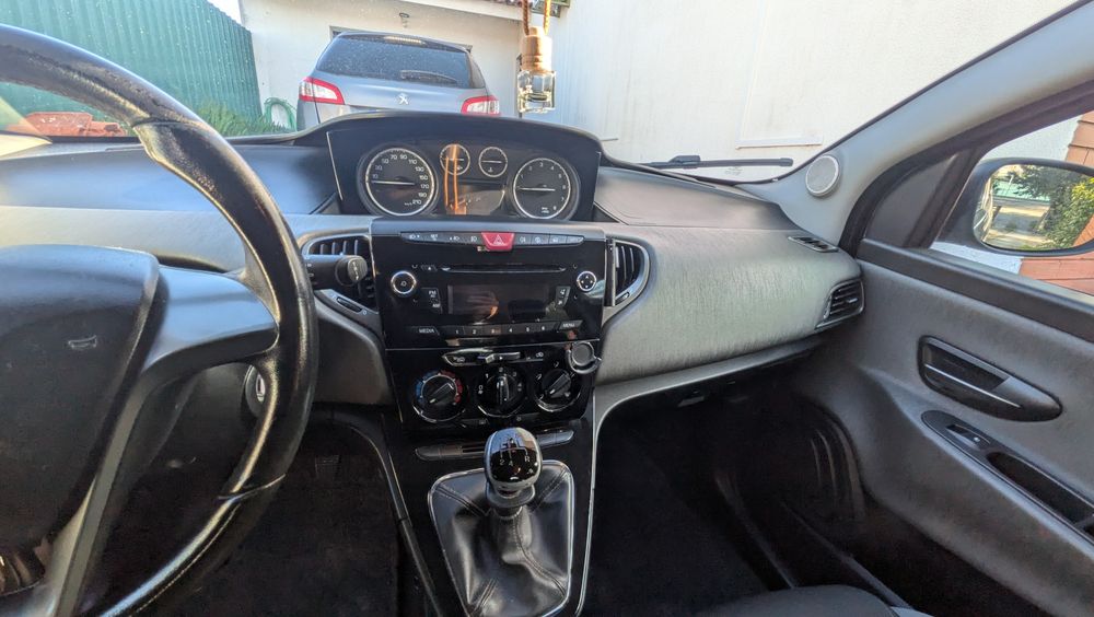 Lancia Ypsilon 1.2 (2014) - Impecável de Mecânica e Interiores