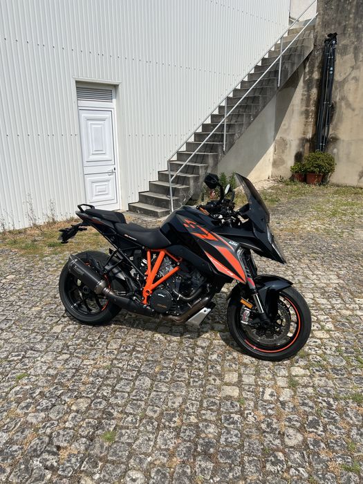 KTM 1290 SuperDuke GT black edition