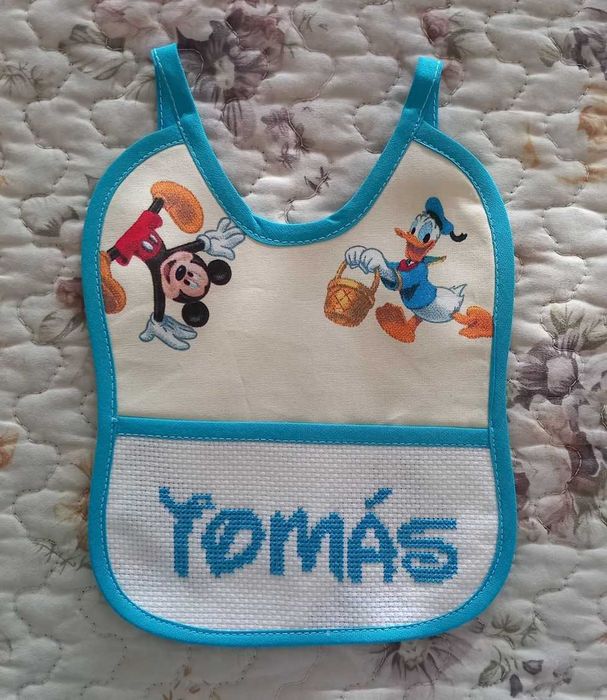 Babetes personalizadas em ponto cruz