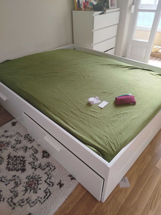 Cama brimnes em ótimo estado, sem uso