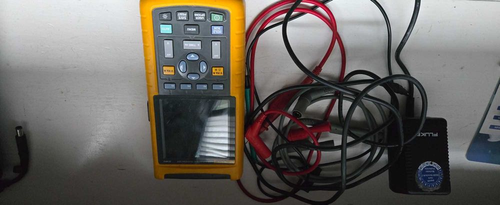 Fluke 123 oscyloskop przenośny