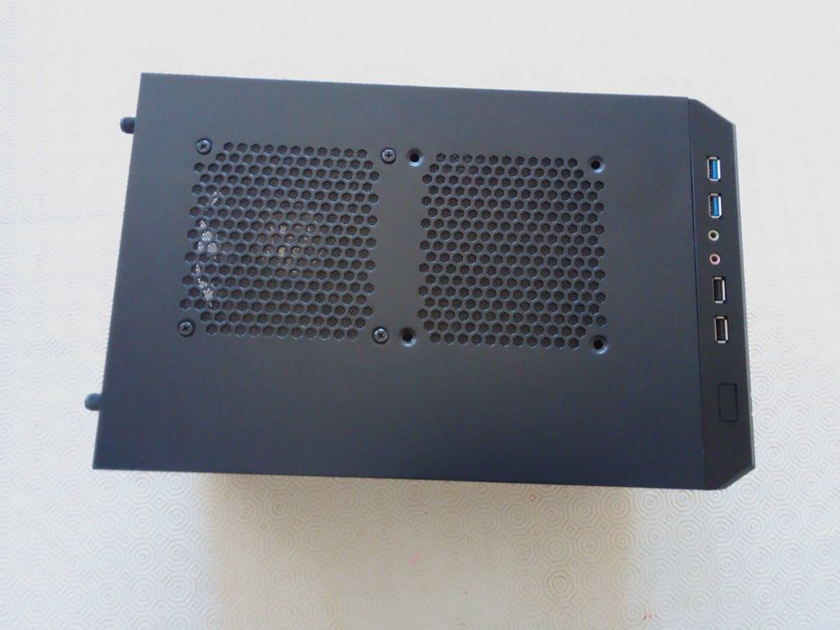 Caixa Mini ITX Sharkoon QB One