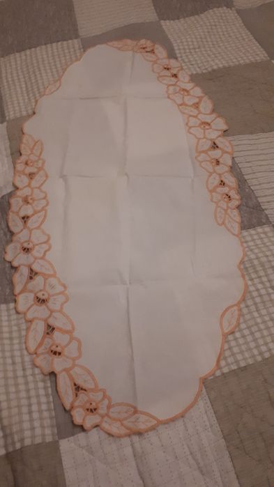 Bieżnik obrusik z haftem richelieu