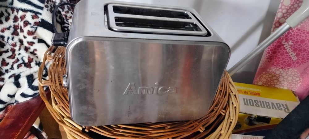 Srebrny toster Amica