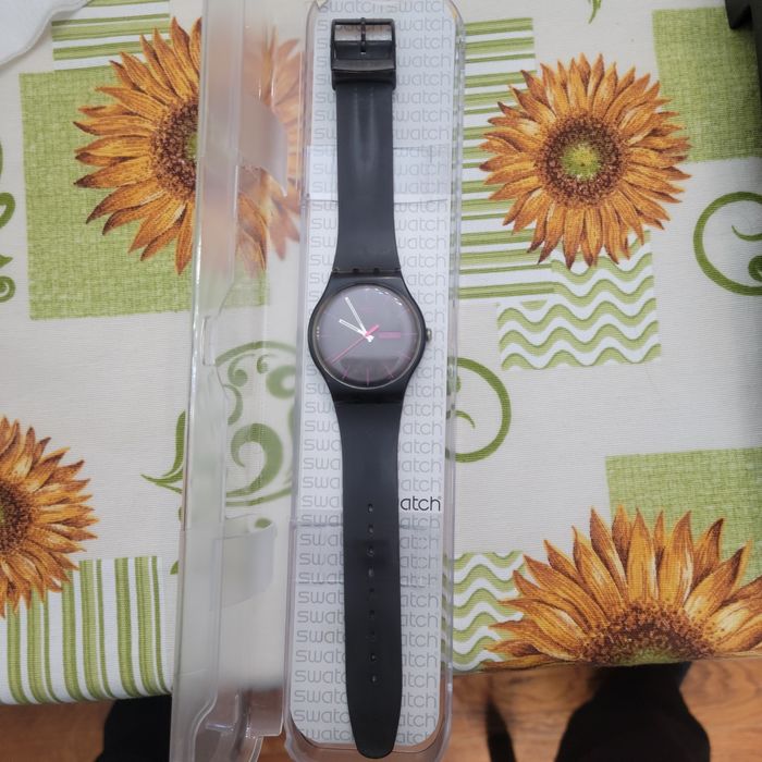 Relogio da marca swatch na cor preta