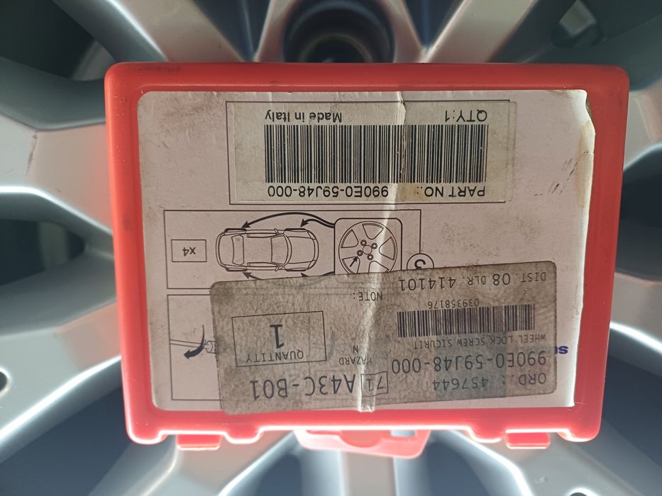Śruby zabezpieczające do kół OEM Suzuki