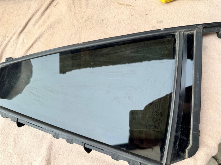 Скло дверей праве  BMW X3 G01 2018