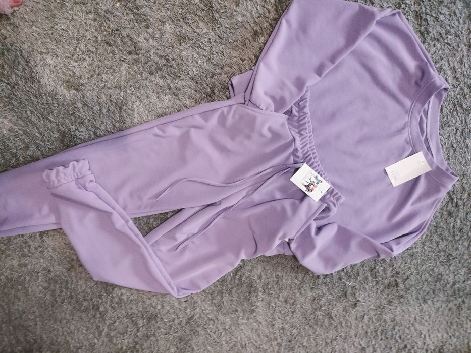 Przepiękny dres przepiękny kolor