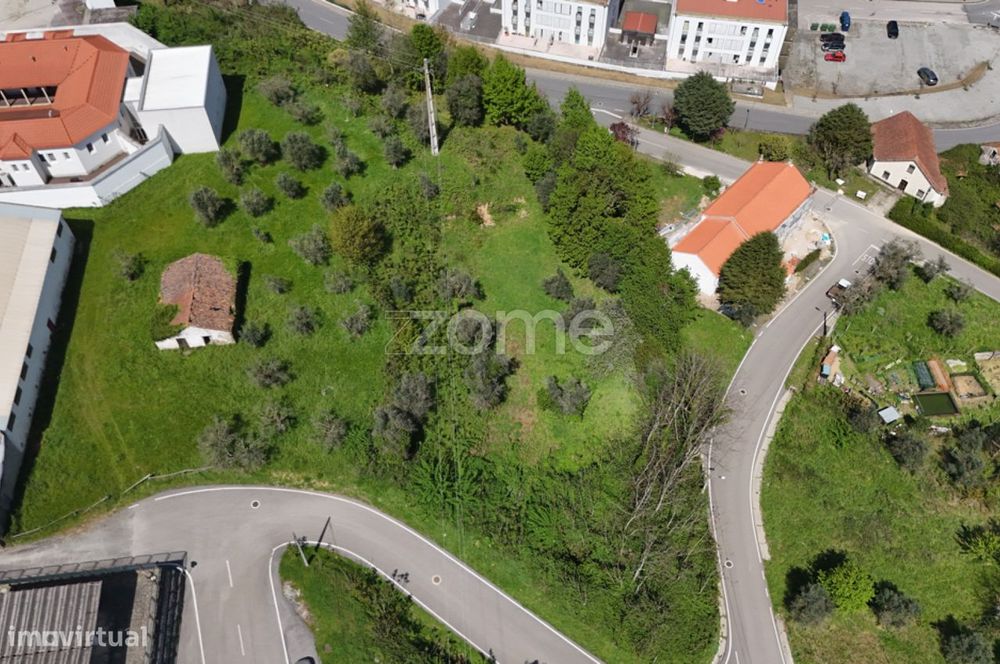 Terreno com 1100m2 em Arganil