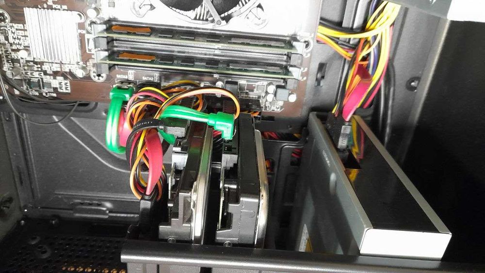 Системний блок Intel Core i5 Загальна кількість ядер: 4