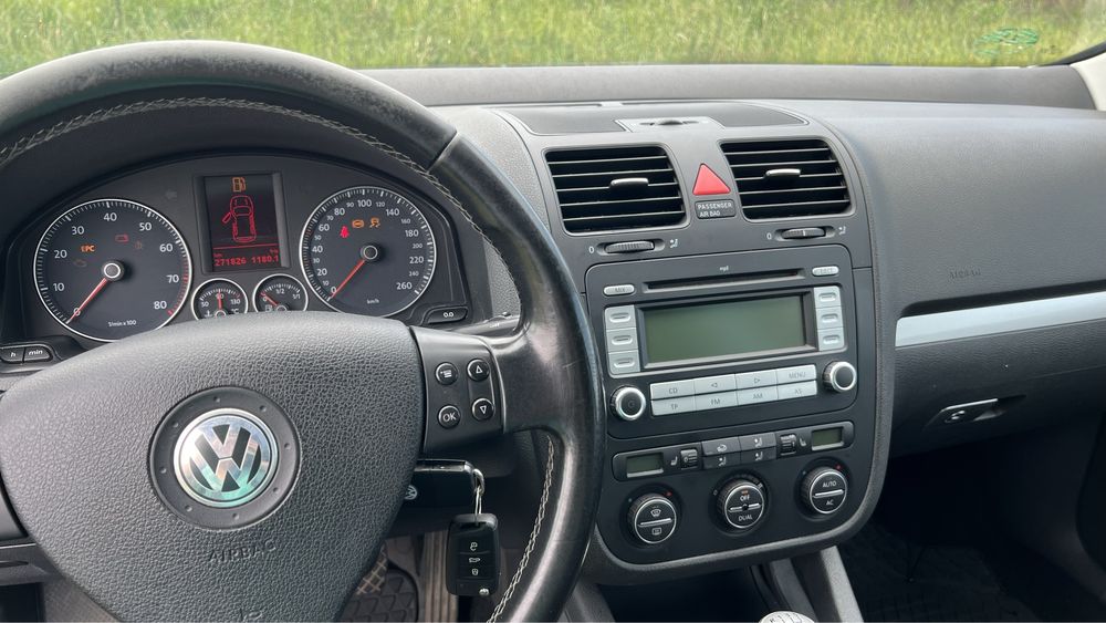 Volkswagen Golf 5 1.6 MPI