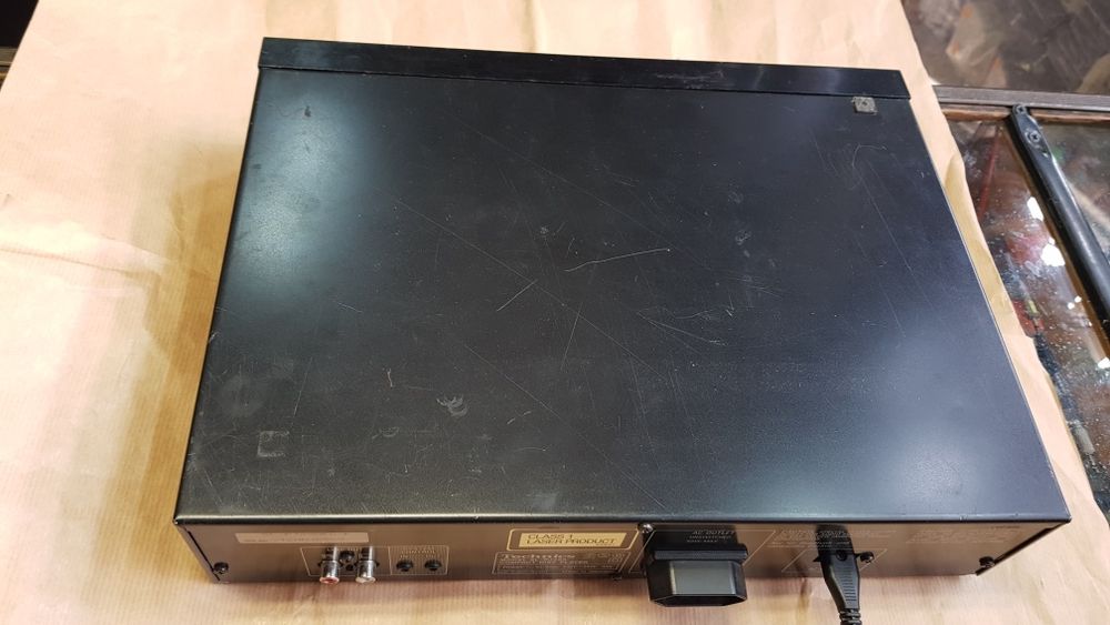 Odtwarzacz cd. Technics  SL-PJ 28A