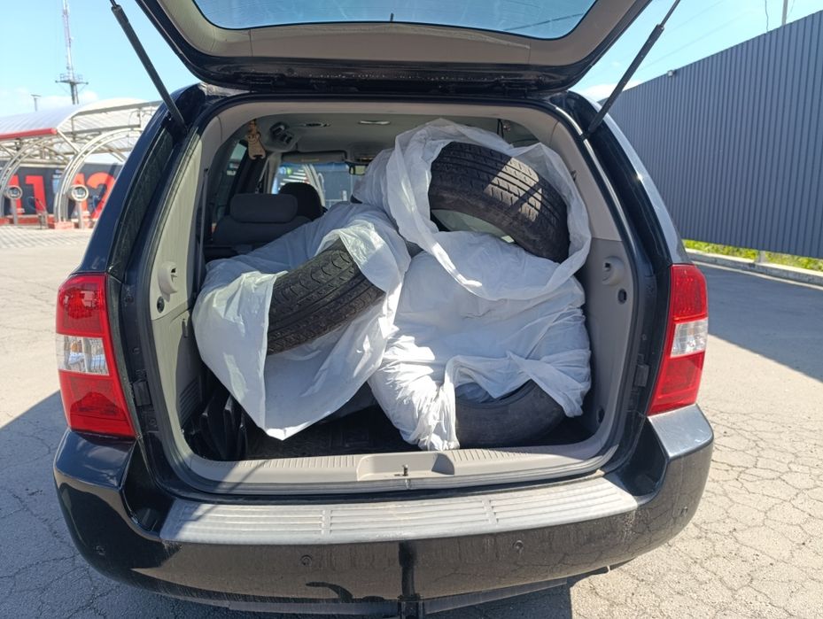 продам Kia Carnival