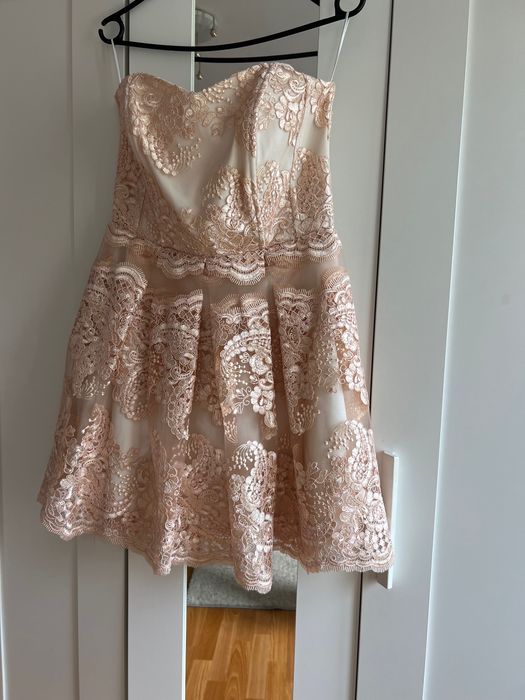 Elegancka koronkowa sukienka An Mar