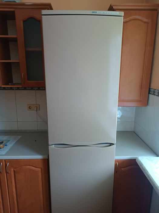 Холодильник ATLANT. В прекрасному стані.