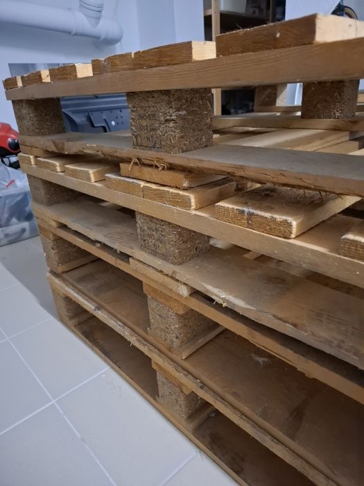 Vendo  paletes 104cm x 104cm