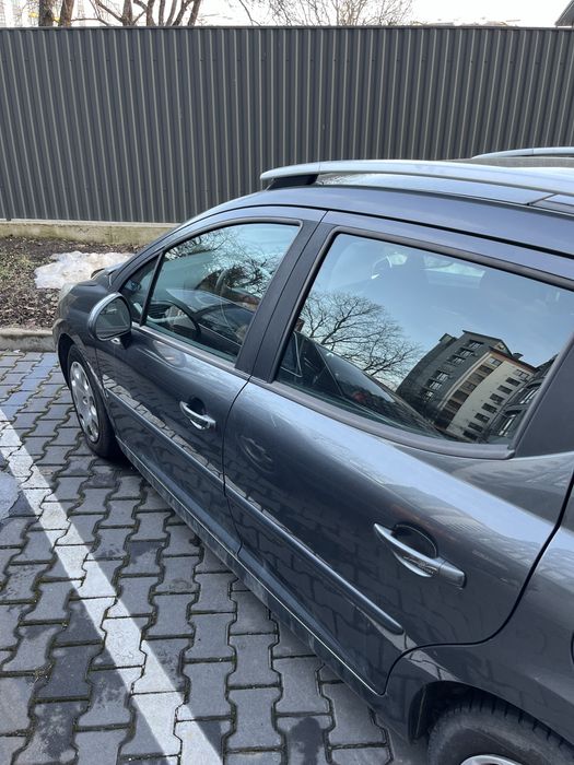 Продається гарний атомобіль, компактний та зручний))