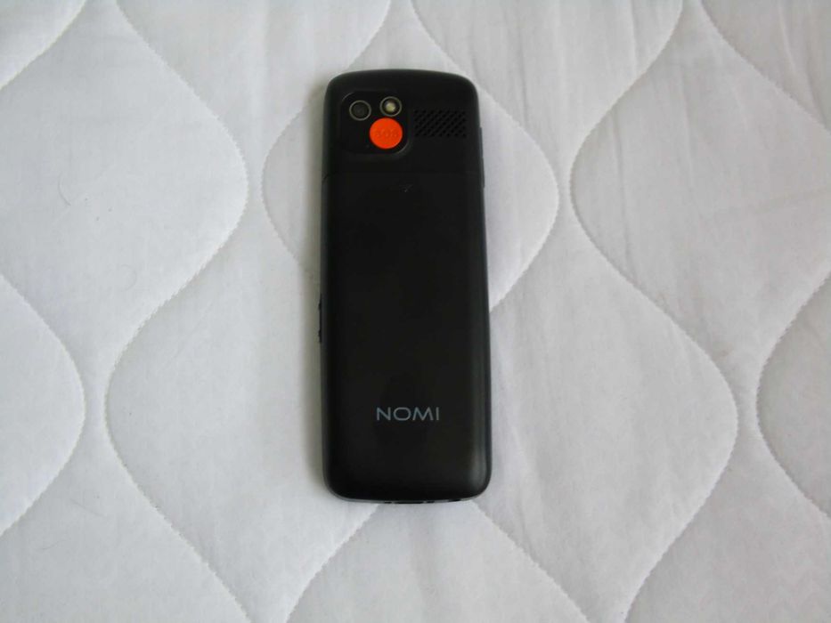 Кнопочний телефон з док станцією Nomi i2440 Black чорного кольору