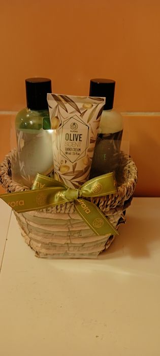 Nowe z metką zestawy kosmetyków Aurora oraz Soraya