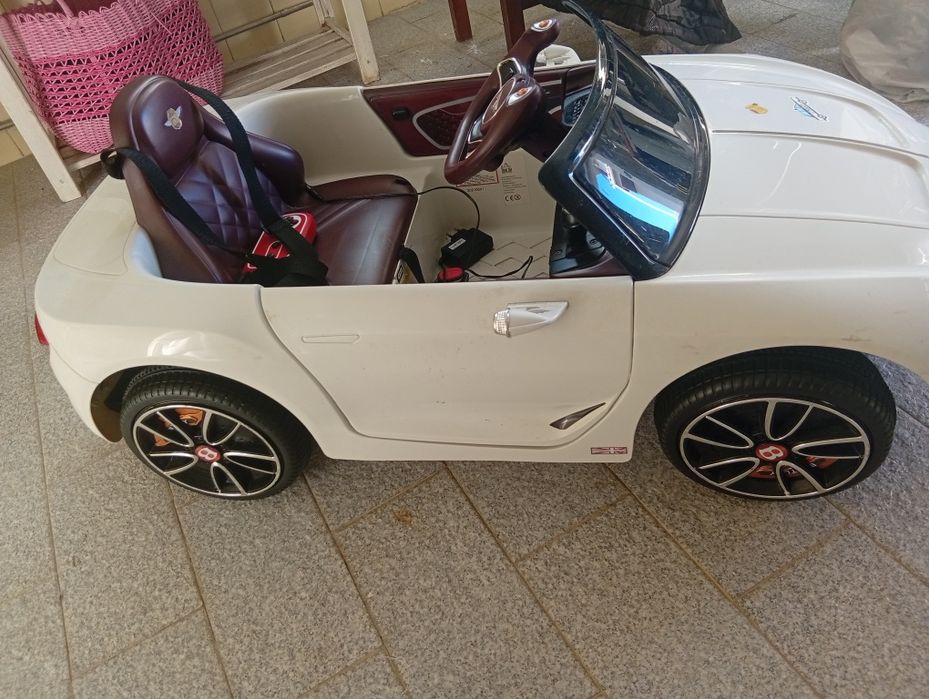 Carro elétrico criança