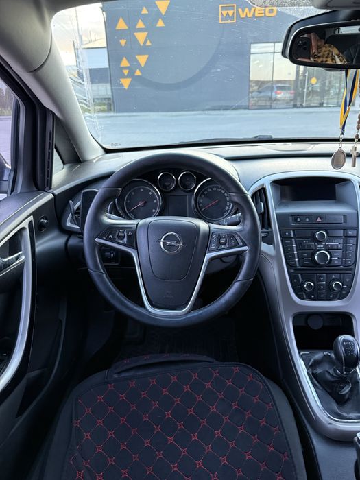 Opel Astra J Hatchback