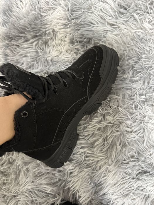 Зимові спортивні ботинки