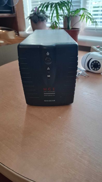 Джерело безперебійного живлення MGE NOVA AVR 600
