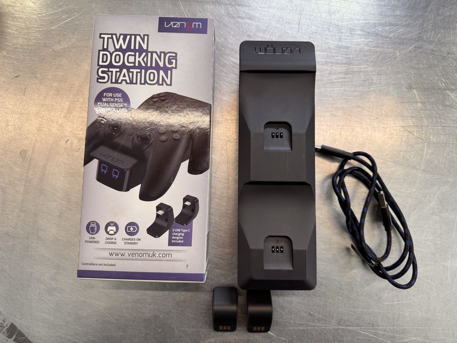 Podwójna stacja dokująca do padów PS5 VENOM