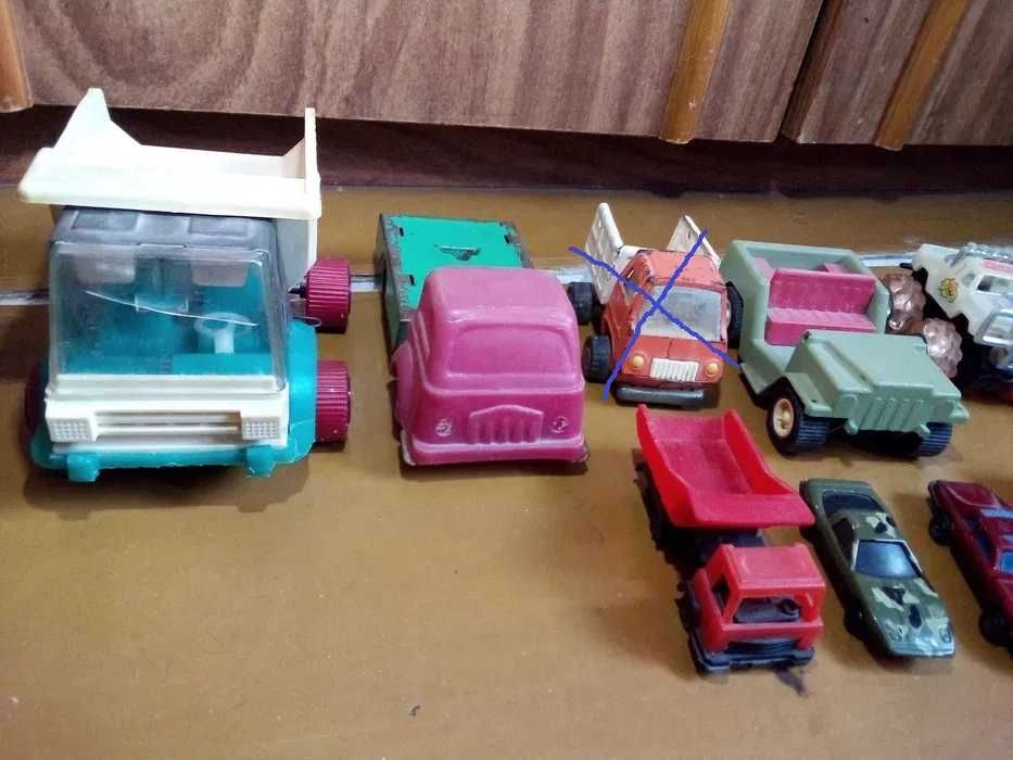 машинки СССР и импортные (12 штук) можно по отдельности