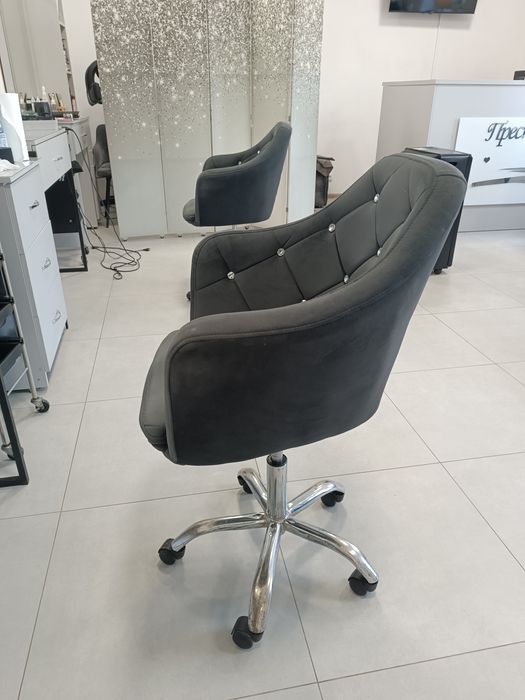 Крісло перукарське в ідеальному стані. Лишилось одне.