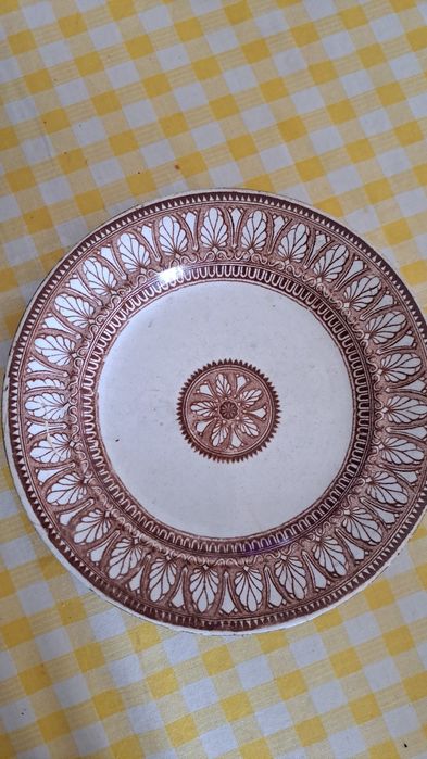 Prato antigo em perfeito estado