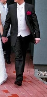 Garnitur DIGEL czarny prążki taliowany elegancki