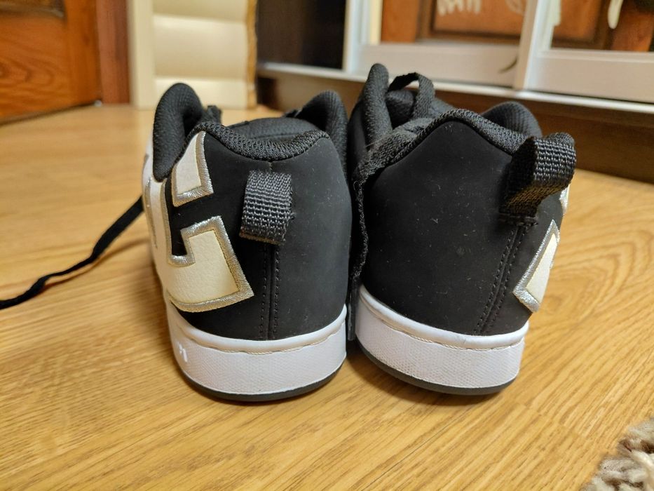 Кросівки  взуття Dcshoecousa 37 оригінал нові